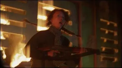 Full Metal Jacket. Le tireur embusqu&eacute; dans le b&acirc;timent &eacute;tait &eacute;quip&eacute; d'un semi-auto :