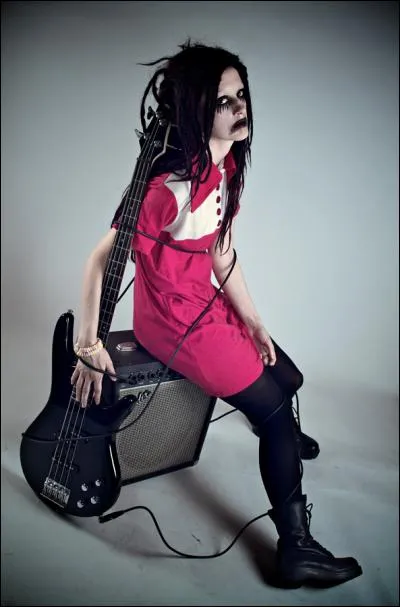 Qui etait le bassiste du groupe ?