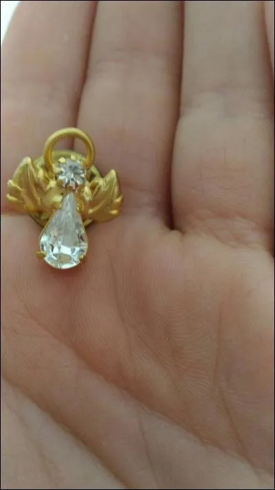 Où accrocher la broche ?