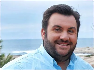 Je suis Laurent Ournac, célèbre patron du « Camping Paradis ». En 2014, j'ai perdu 50 kilos en :