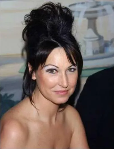 J'ai présentée l'émission « C'est mon choix » sur France 3 de 1999 à 2004. Je m'appelle :