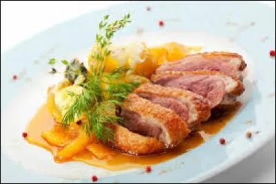 Quel fruit est souvent associé au canard dans un grand classique de la gastronomie française ?
