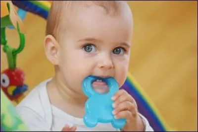 A quel âge les bébés font-ils leurs dents ?