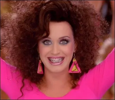 Quelle chanteuse pop chante "Last Friday Night" en 2010 ?