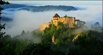 La r&eacute;gion o&ugrave; je r&eacute;side, c'est la Franche-Comt&eacute;. Quelle est la pr&eacute;fecture de cette r&eacute;gion ?