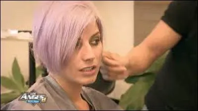 En quelle couleur Nadège a-t-elle teint ses cheveux ?