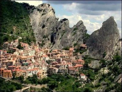 Dans quel pays devrez-vous vous rendre pour visiter le Basilicate ?