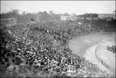 C'est le 26 décembre 1897 qu'eut lieu le premier match de football de l'histoire du Parc des Princes !
