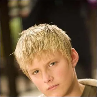 Ce jeune acteur, présent dans le film "La Montagne Ensorcelée", est également visible dans la série télé "Vikings" !