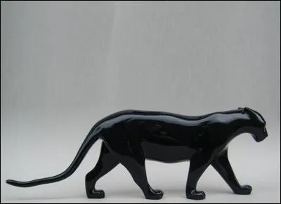 Prenez le temps d'admirer cette panthère noire en _________ réalisée par le sculpteur français François Pompon (1855-1933).
