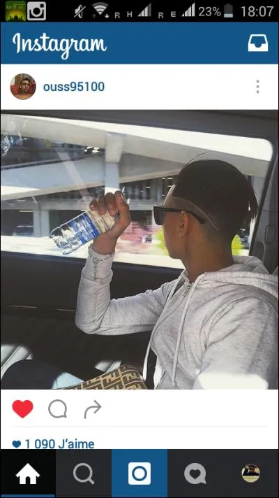 Comment se nomme le petit frère de Riane ?