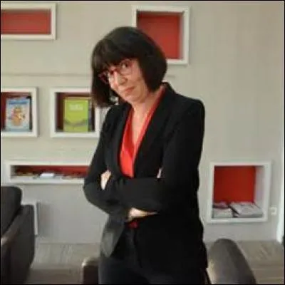 Où voyage-elle souvent pour l'émission ?