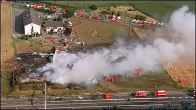 Comment s'appelle l'avion qui s'est écrasé peu de temps après son décollage le 25 juillet 2000 ?