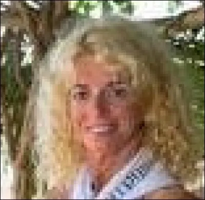 De quelle couleur était l'équipe de Carole ?