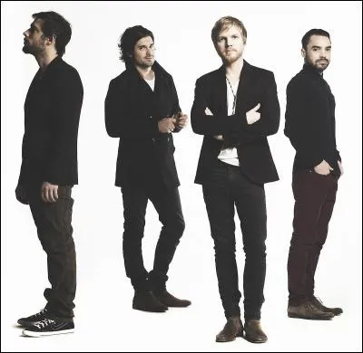 Quel groupe français, créé dans les années 90, interprète le titre "Poupées russes" dans son quatrième album, sorti en 2014 ?