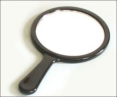 Miroir, mon beau miroir, dis-moi qui est la plus belle ce soir.