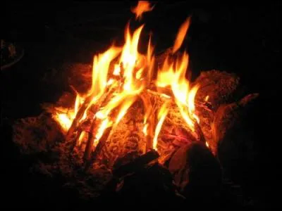 Tiens, du feu. Feu qui vous fait "brûler" d'envie de répondre...