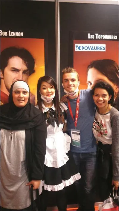 Avec qui est-il maintenant ?