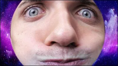 Habituellement, quelle est la réplique de Squeezie au début de ses vidéos ?