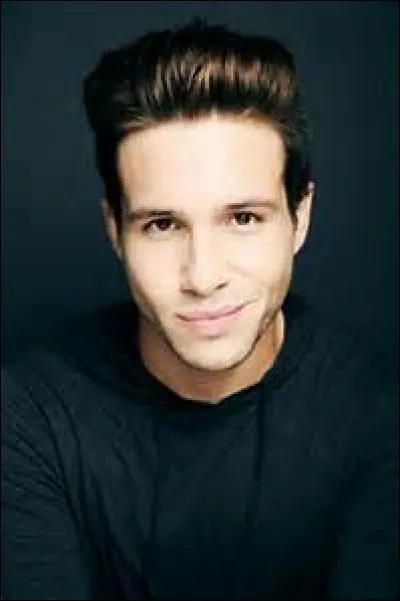 Qui est le garçon amoureux de Violetta dans la saison 3 ?