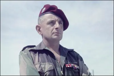 Ce militaire, n&eacute; le 14 f&eacute;vrier 1916, a particip&eacute; aux guerres d'Indochine et d'Alg&eacute;rie. Il a ensuite fait une carri&egrave;re politique &agrave; l'UDF. De qui s'agit-il ?
