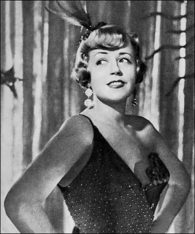 Dans "Quai des orf&egrave;vres", elle chante "avec son tra-la-la". Qui est cette actrice, n&eacute;e le 31 d&eacute;cembre 1916 ?