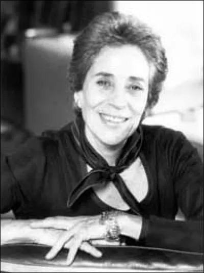 D'abord journaliste, elle a &eacute;t&eacute; secr&eacute;taire d'Etat charg&eacute;e de la condition f&eacute;minine sous la pr&eacute;sidence de Giscard d'Estaing. Qui est cette femme, n&eacute;e le 21 septembre 1916 ?