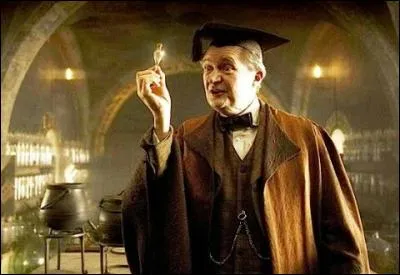 Quel est le mois et le jour de naissance d'Horace Slughorn ?