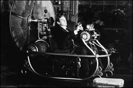 Publié en 1895, ce roman de H. G. Wells raconte l'histoire d'un scientifique londonien ayant mis au point une machine permettant de voyager à travers le temps. Quel en est le titre exact ?