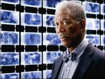 Outre ses activités officielles au sein de "Wayne Enterprises", Lucius Fox est aussi le concepteur de nouveautés et d'améliorations pour l'équipement de super-héros d'un certain ...
