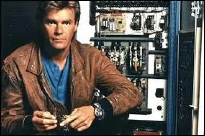 Dans la série éponyme, MacGyver était un génie du système D. Avec les moyens du bord, il bricolait de quoi se sortir des mauvais pas, refusant toujours l'usage des armes. Comment se nomme l'acteur l'ayant incarné ?