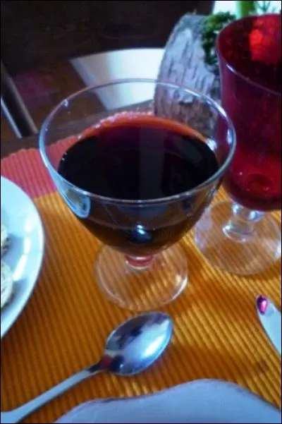 Quel est cet apéritif, semblable au kir, où le vin rouge (un Bourgogne) remplace le vin blanc ?