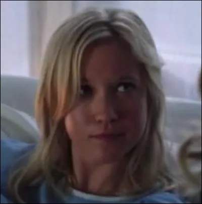 Jolie blonde, qui donc est-ce ?