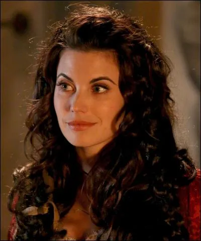 D'accord ce n'est pas une princesse mais bon, ce n'est pas grave. Elle est belle donc elle peut être considérée comme une princesse et puis elle reste l'héroïne d'un conte, c'est...