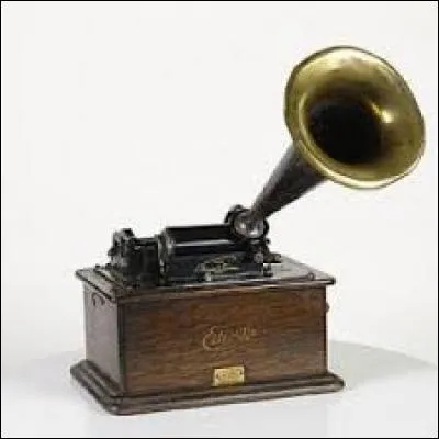 Qui a déposé plus de 1000 brevets dont celui du phonographe en 1878 ?