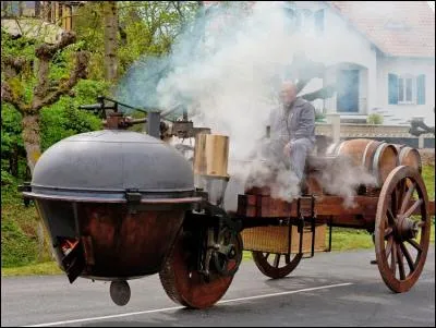 En 1771, quel ingénieur militaire français a mis au point le premier véhicule automobile, un fardier à vapeur ?