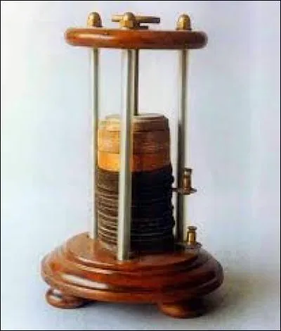Quel physicien a inventé la pile électrique en 1800 ?