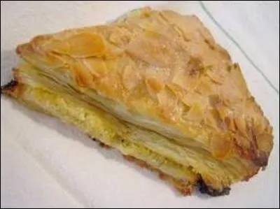 Quel nom porte ce triangle de pâte feuilletée fourré à la frangipane et recouvert d'amandes ou d'un glaçage ?