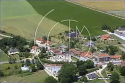 Cette balade se termine dans le ciel de Val-de-Vière. Commune champardennaise, elle se situe dans le département ...