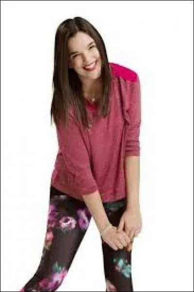 Comment s'appelle-t-elle et de qui est-elle amoureuse ?