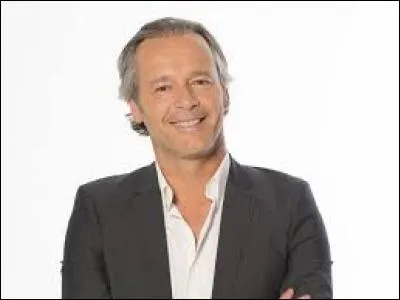 Comment s'appelle ce chroniqueur de "Touche pas &agrave; mon poste" ?