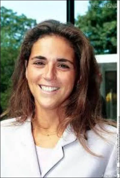 Comment s'appelle cette chroniqueuse de "Touche pas &agrave; mon poste" ?