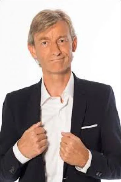 Comment s'appelle ce chroniqueur de "Touche pas &agrave; mon poste" ?