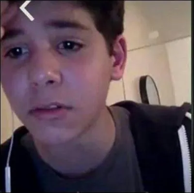 Pourquoi sur cette photo Sulivan pleure-t-il ?