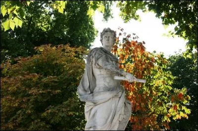 Durant quel mois de l'an 100 av. J.C. Jules César est-il né ?