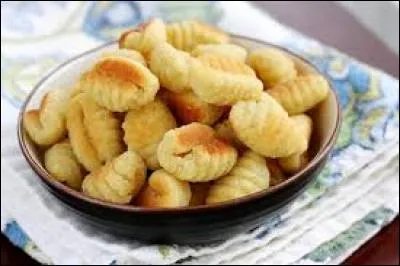 Les gnocchis sont fait à base de pâtes, d'un mélange de farine et de...