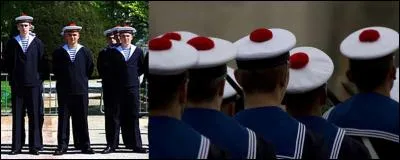 Paraît-il, cela porte bonheur à ces dames de toucher une partie du « bachi » ! 
Qu'est-ce que le « bachi » ?