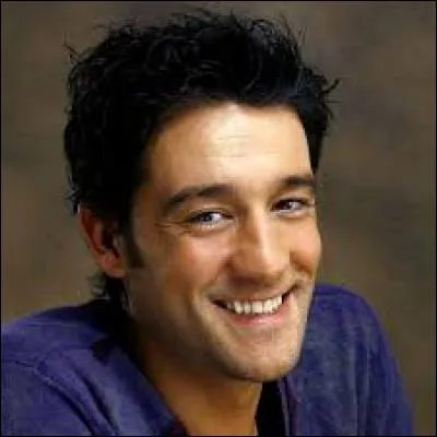 De quel sportif de haut niveau Titoff se moquait-il dans son sketch ''Kinder Bueno'' ?