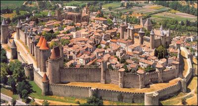 Quelle est cette grande ville fortifiée de France ?