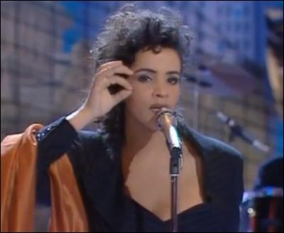 Comment s'appelle la chanson avec laquelle Amina défendait la France en 1991 ?